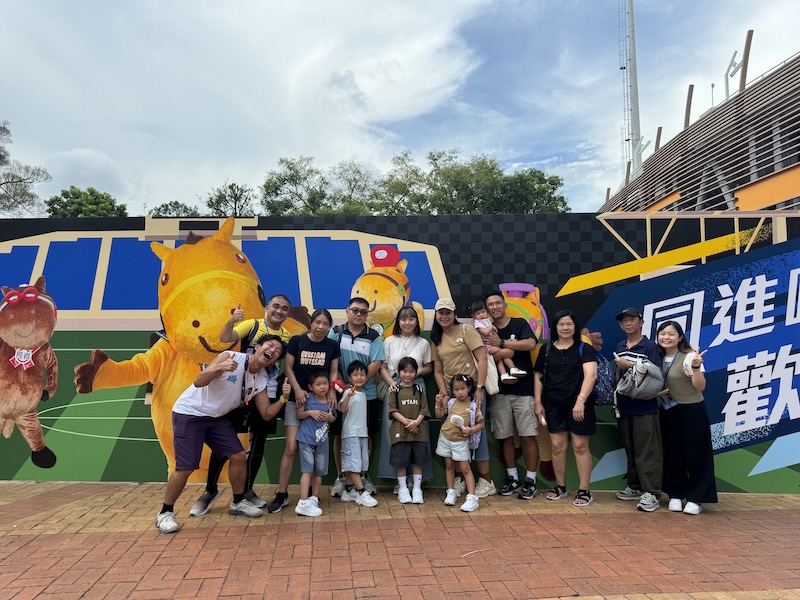 低班擔任「賽馬會青少年足球精英匯-曼聯U16青年隊 VS 中國香港U16友誼賽」球童